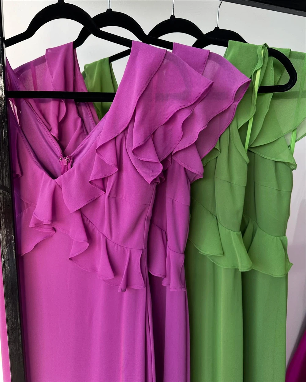 Вечернее платье по индивидуальному заказу. Простое шифоновое платье с v-образным вырезом и открытыми плечами. Платья для выпускного вечера без рукавов. Изысканные прямые платья для особых случаев.