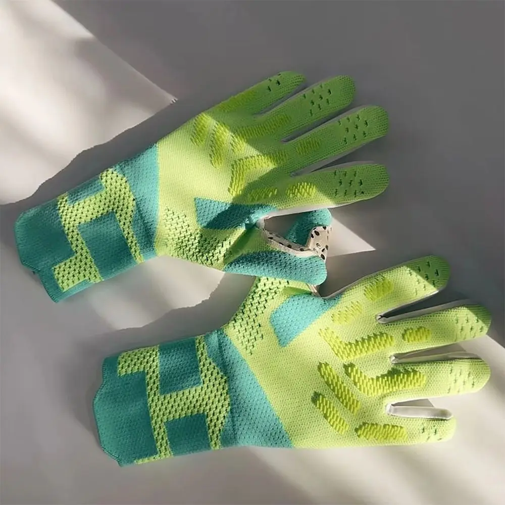 

1Pcs Thickened Latex Goalkeeper Gloves Finger Protection Anti-slip Goalie Gloves Wear-resistant Breathable