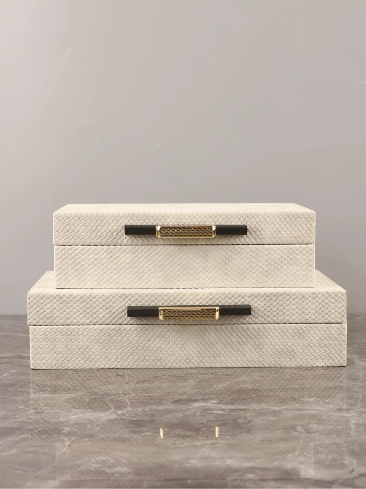 boite-de-rangement-elegante-en-cuir-tresse-de-style-europeen-pour-bijoux-chambre-armoire-coiffeuse-decorations-d'interieur-–-petites-et-grandes-tailles-disponibles