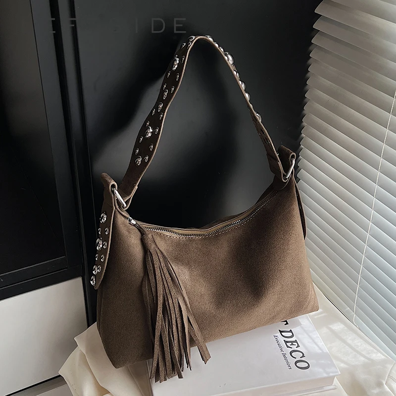 حقائب كتف عصرية من Leftside للنساء بمسامير وشرابات تصميم من جلد الغزال الصناعي حقيبة كروس 2025 أحدث حقائب اليد الفاخرة