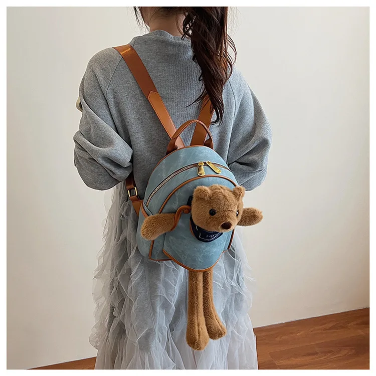 

Рюкзак с милым медведем 2025 года — модная женская сумка-тоут, игривая сумка через плечо с мультяшной плюшевой куклой, летний повседневный рюкзак