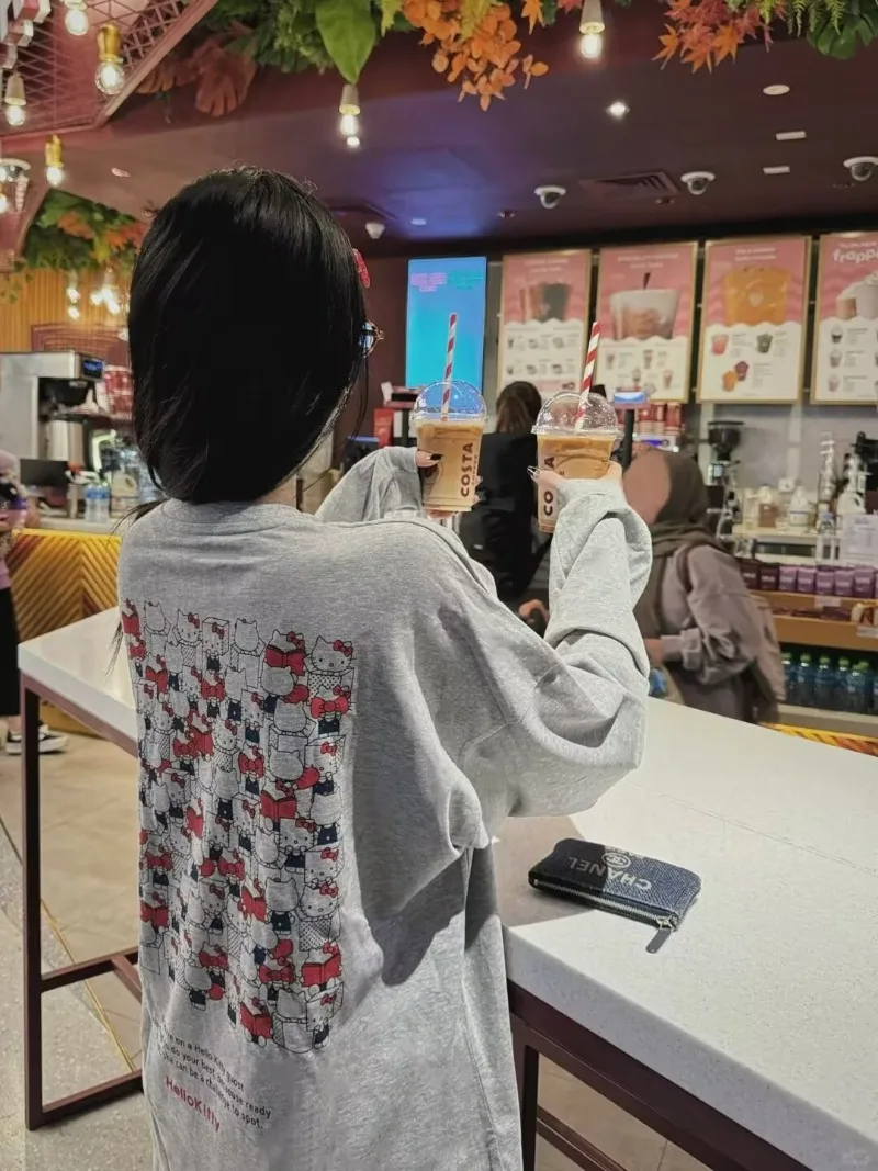 

Американская ретро High Street модная брендовая серая футболка из чистого хлопка с лаконичным забавным принтом Hello Kitty мужская и женская футболка с длинными рукавами