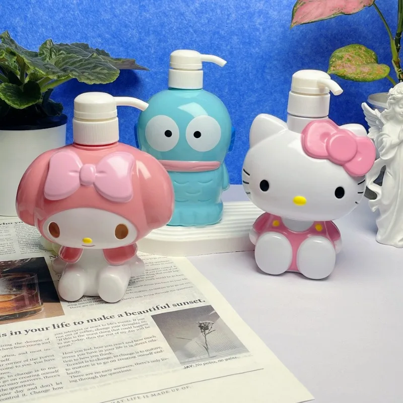 Niedliche Seifenspender mit Hello Kitty-Figur, tragbarer Reisespender, leere Duschgel-Flaschen, Badezimmer, Anime-Waren-Dekoration