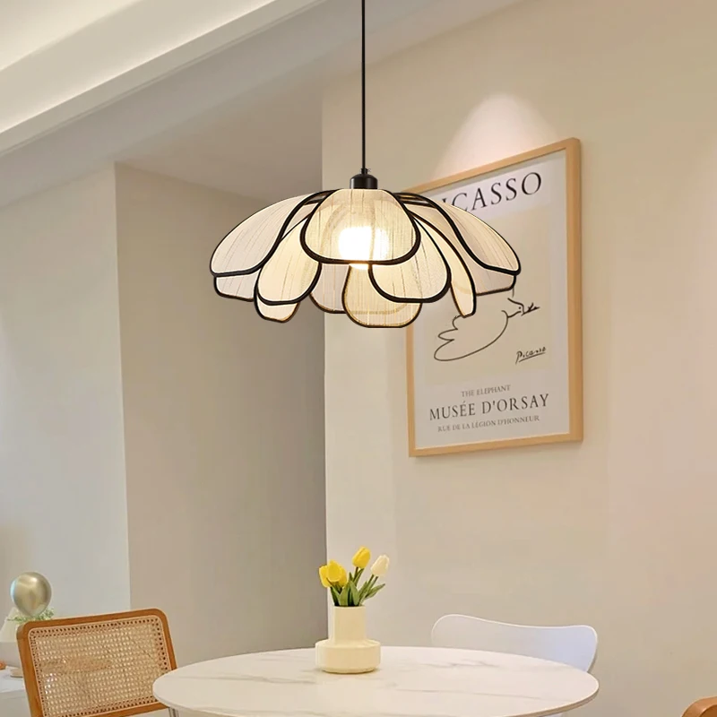 Retro Fashion Flower Design Pendant Lamp for Dining Room Living Room Modern Art Bedroom Atmosphere Hanging Light Home Decor Lamp