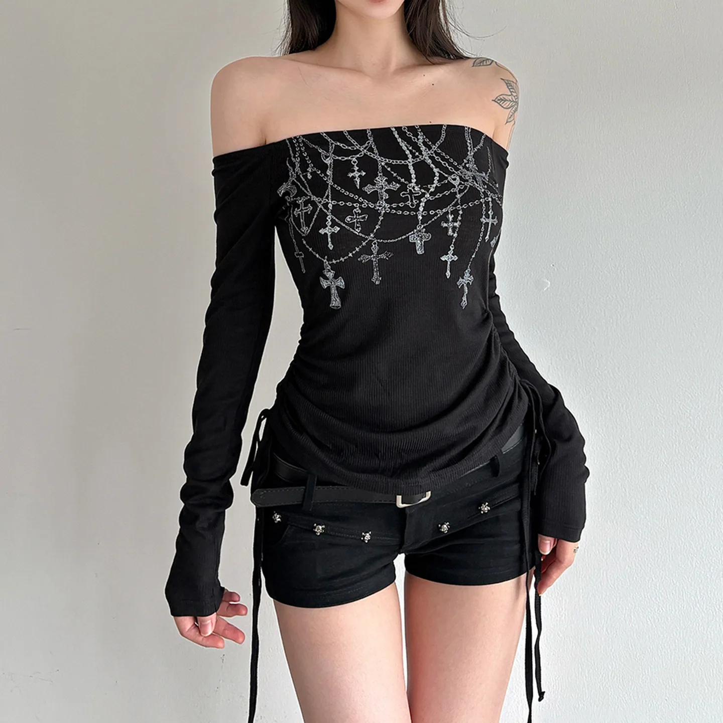 

Dark Style Chain Printed One Shoulder Long Sleeved T-shirt for Women Slim Fit and Slimming Off Shoulder Top for Autumn