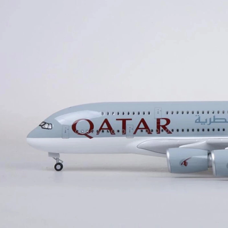 1/160 Scale 50.5CM Airplane Airbus A380 QATAR Airline Model W Light and Wheel Diecast Plastic Resin Plane For Collection