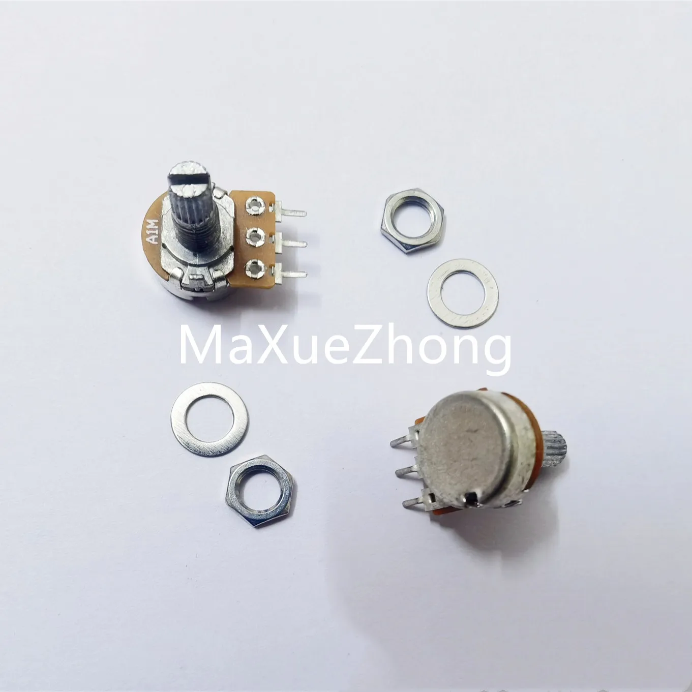 

Original New 100% import diaphragm 148 Type single potentiometer A1M handle length 15MM with stepping 41 points (SWITCH)