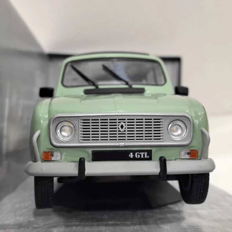 Solido 1/18 Scale 4… - image