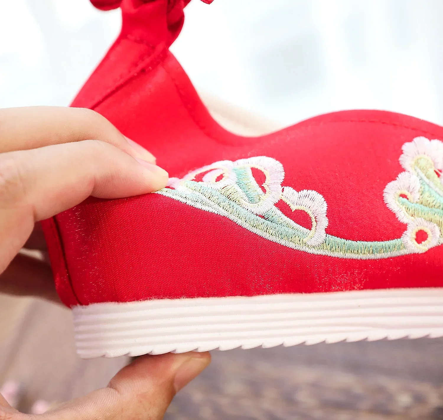 Zapatos de plataforma oculta con correa en el tobillo para mujer, zapatos de Cosplay Hanfu cómodos bordados de estilo chino Vintage