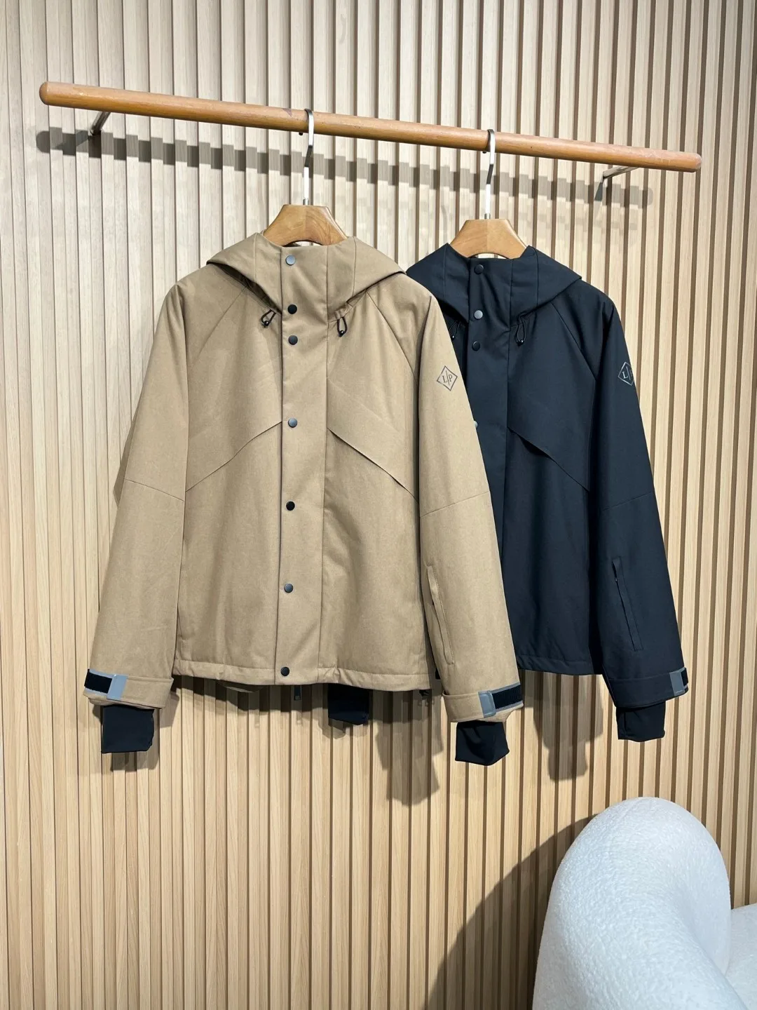 Lp Old Money Wind W… - image