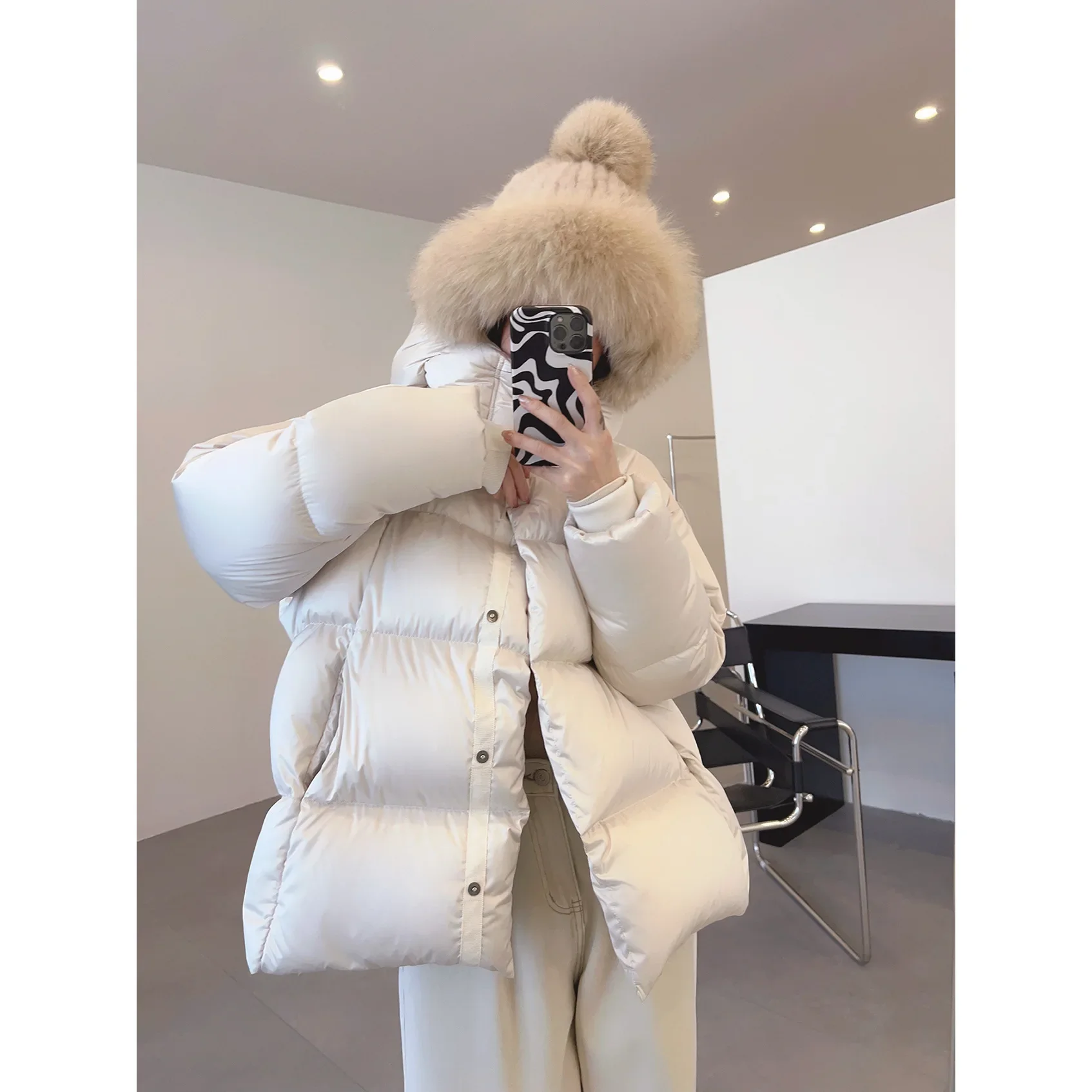 Fashionable Winter New 90% White Goose Down Women\'s Down Coat Short Soft Thickened Coat