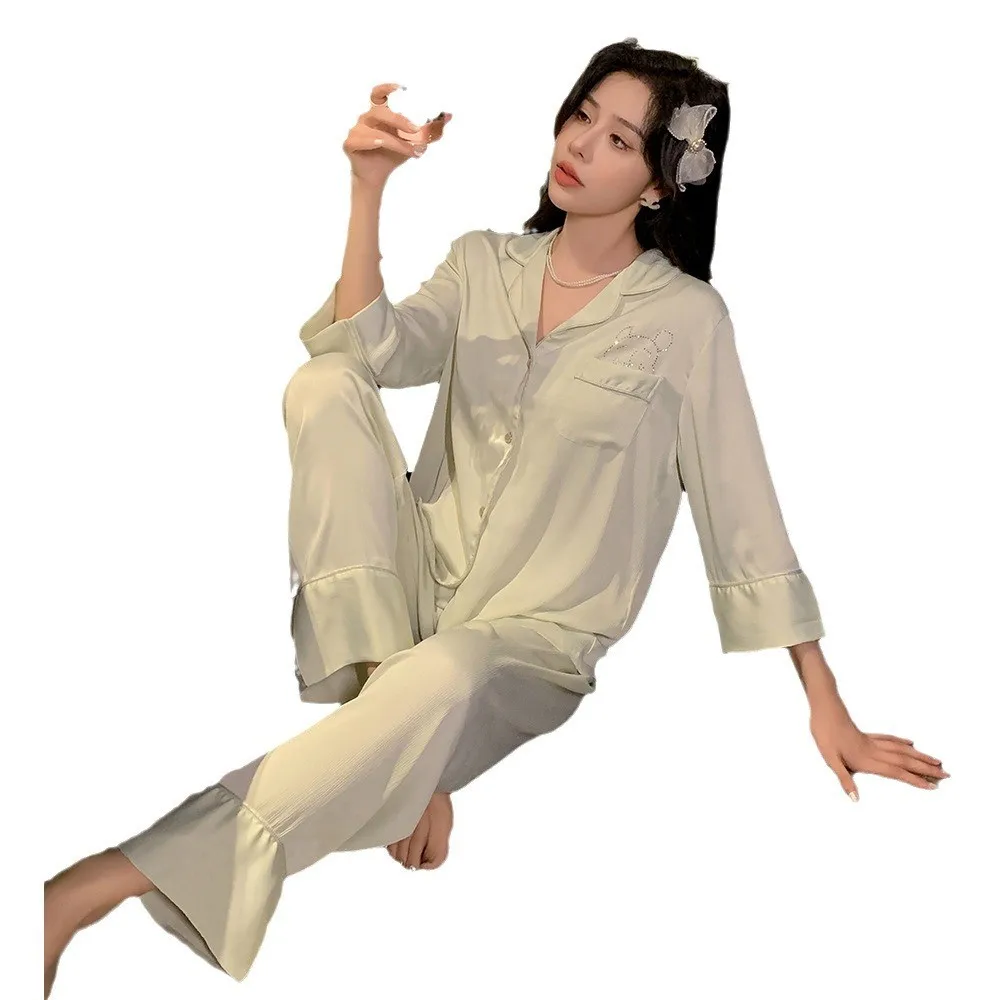 秋の新作レディーススウェット、アイスシルクホームウェアセット、クマのデザインとホットフィックスラインストーン付き、軽量ポリエステルローブ