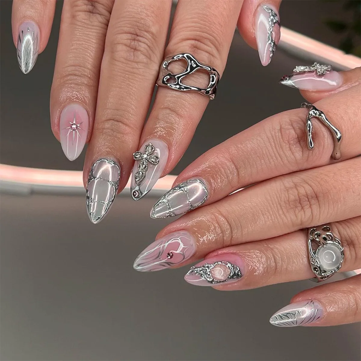 24 Stück Mandel-Stiletto-Glitzer, rosa, französisches Press-on-Acrylnägel mit 3D-Liebes-Design, Ballett, langer falscher Nagel, vollständige Abdeckung, Nagelspitzen – Detail 5