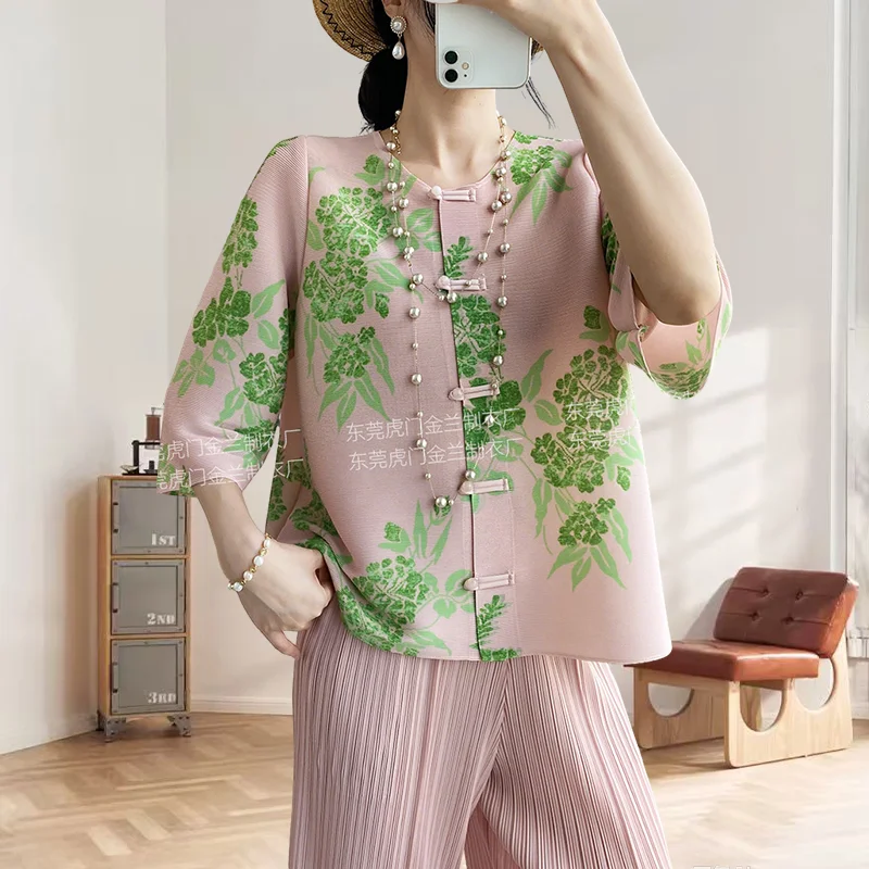 

Miyake Pleated Shirt New 2025 Spring Summer Thin Short-sleeved Female Fold Blouse Large Size Temperament Pleat Shirt Cardigan