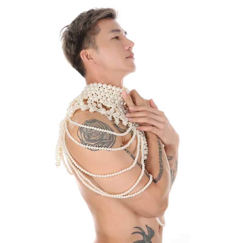 Herren-Umhang für Performance-Kostüme, handgefertigt, mit weißen Perlen, Rollkragen-Oberteil, Sommer-Mantel, schwarzer rückenfreier Umhang, Herrenbekleidung – Detail 8