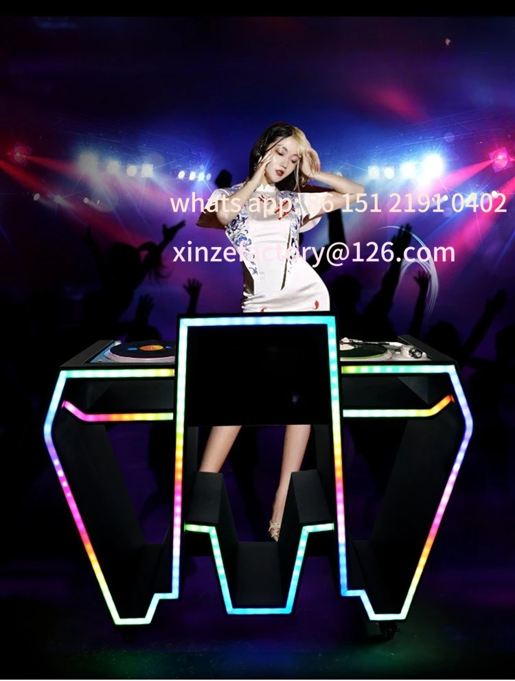 Stół DJ-owski z możliwością personalizacji, stół mikserski, sprzęt PARTYK, bar w kształcie litery M, specjalny barowy stół świetlny w kształcie litery M.