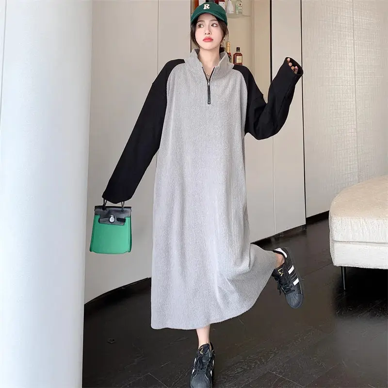 

2023 Long Sleeved Loose Pit Stripe Stitching Fake Two Piece Dress Women's Autumn Large Size Standing Neck Sweatshirt Dress Z3088