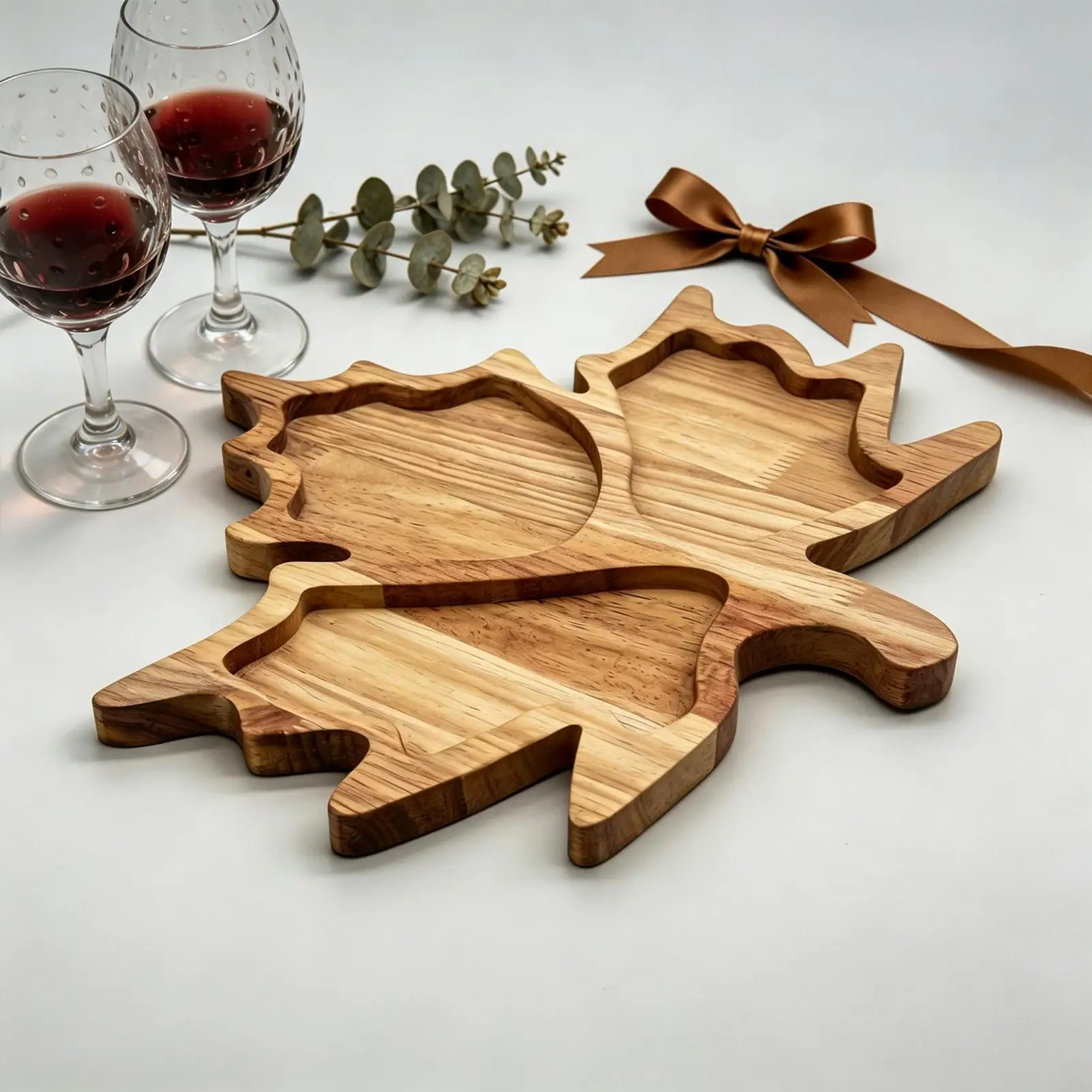 Wooden Maple LeafShaped Plate Tray Charcuterie Restaurant Dessert Boards for Food Appetizers Desserts Snacks Sushi