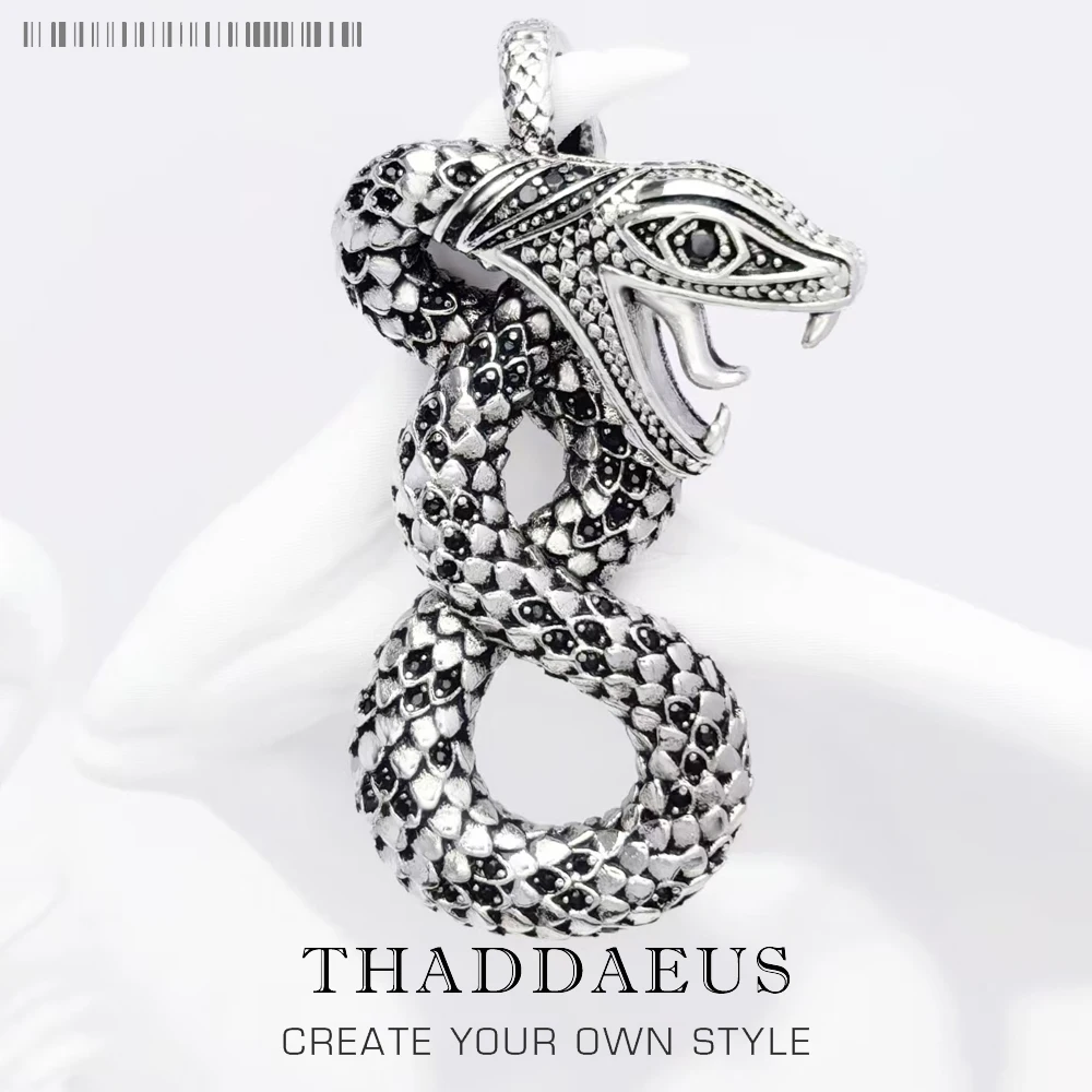 

Кулон из серебра 925 пробы с изображением питона