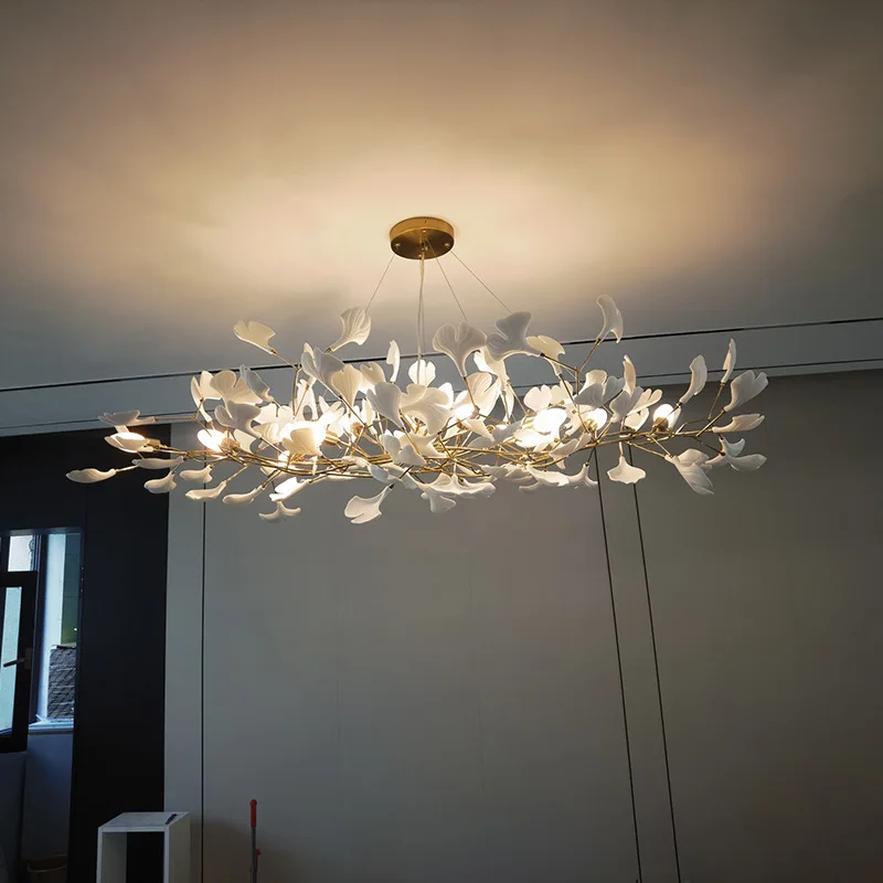 Lampadario da pranzo in ceramica bianca con foglia di Ginkgo di lusso leggero postmoderno G9 illuminazione decorazione d'interni soggiorno lampada in metallo dorato