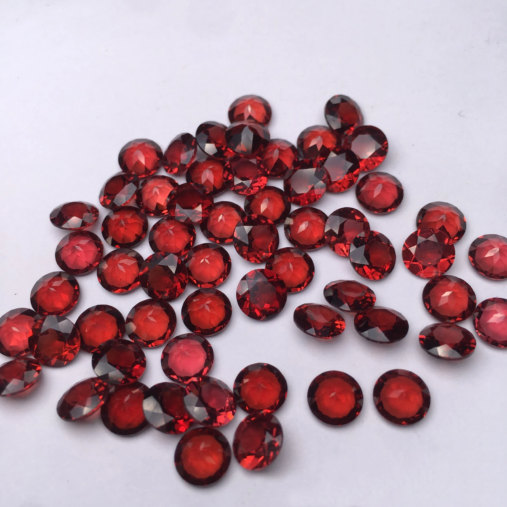 Wholesale Natural Garnet Round Brilliant Cut Ring Face Multi-Size Mozambique Raw Stone For Ring Necklace Jewelry Inlay Hot Sale
