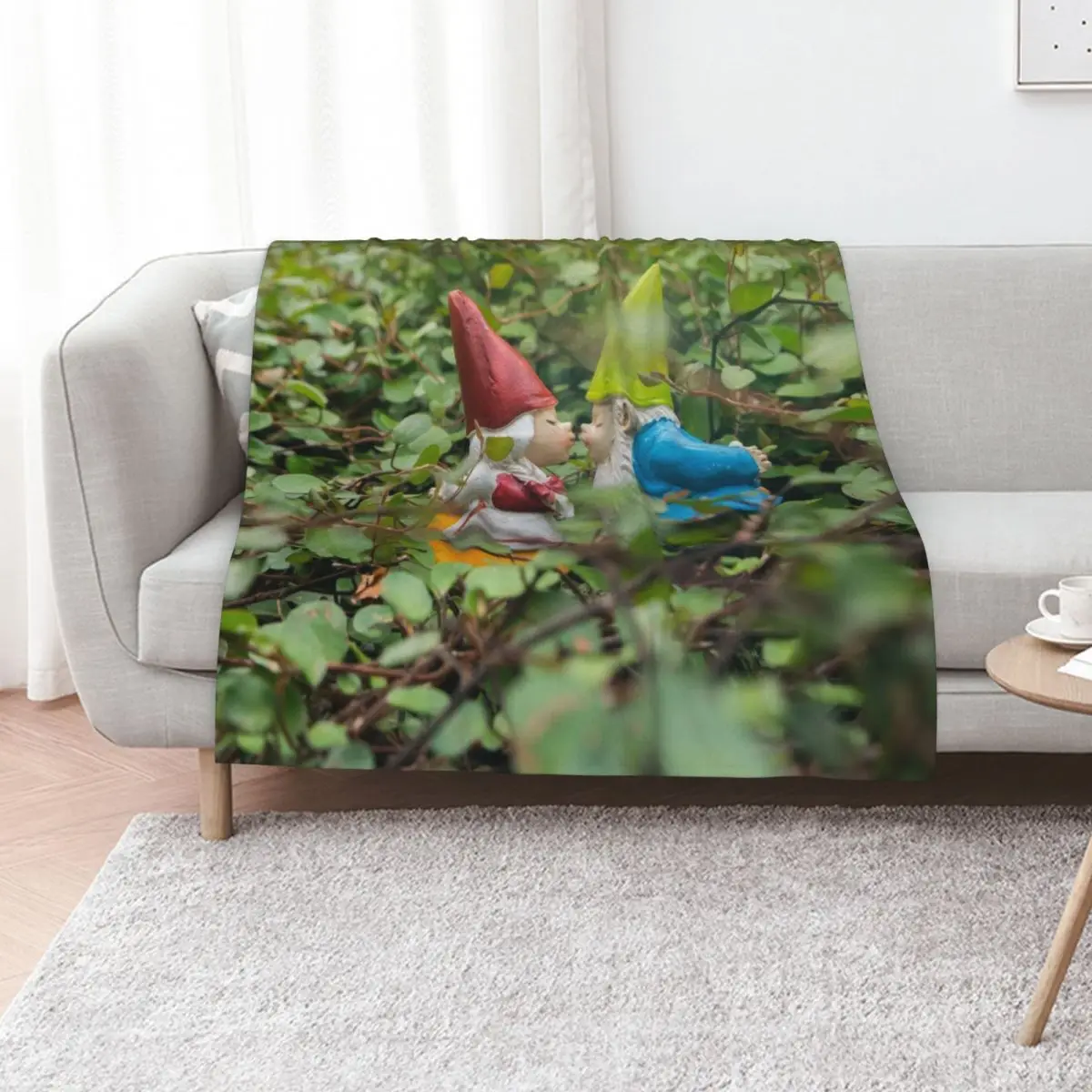 First Kiss - Kissing Gnomes Throw Blanket Soft Cozy Blanket for Pet Kids Adults