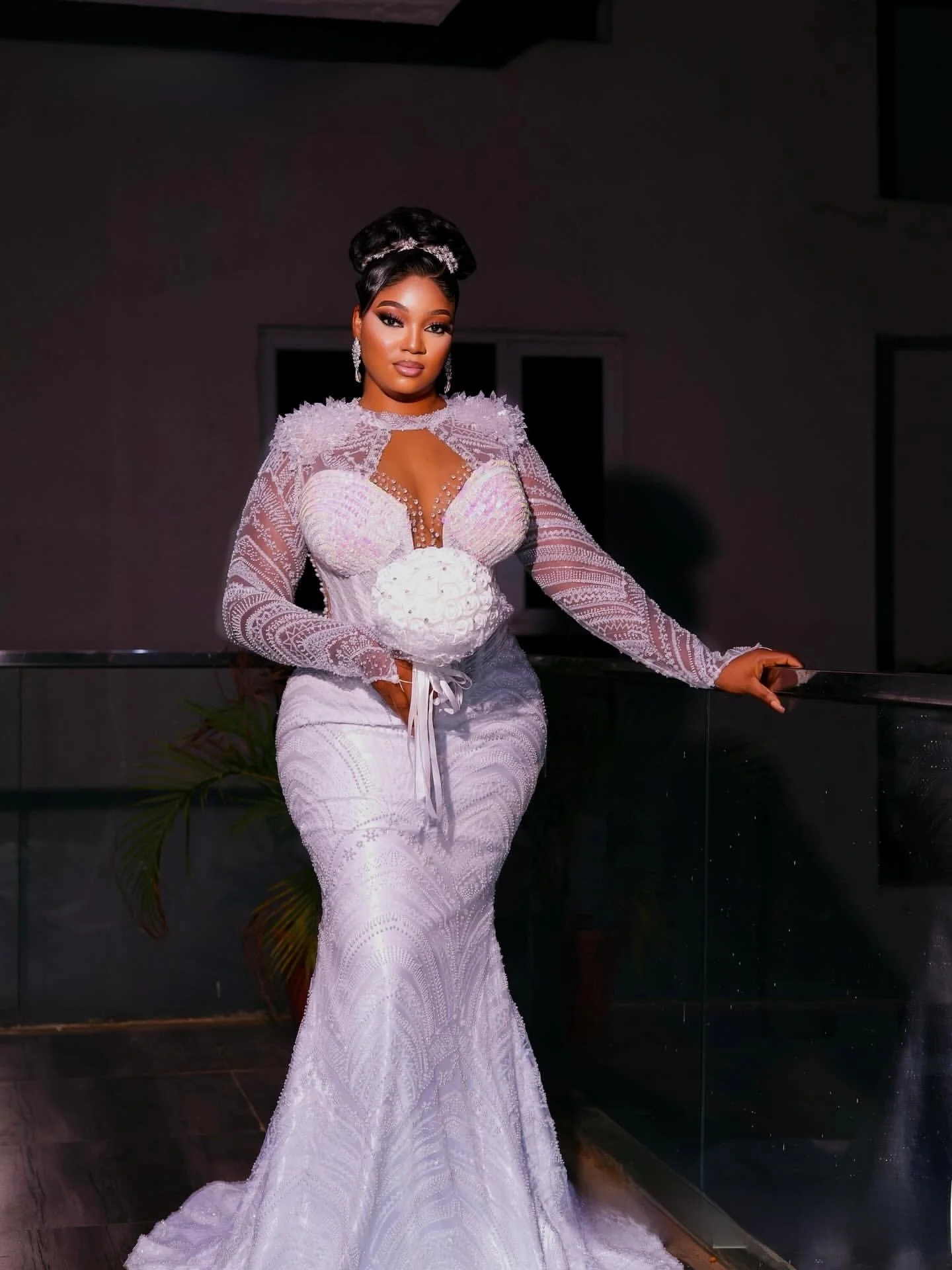 

Customized Illusion Neck Sparkly Heavy Beads Sequins Stunning Wedding Dress For Bride Robe De Mariée Long Sleeves Bridal Gowns