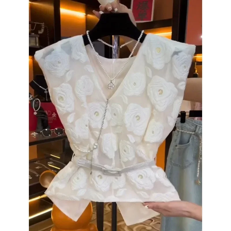 

French three-dimensional jacquard belt waist sleeveless V-neck shirt female 2024 early autumn new high-end luxury slim top.