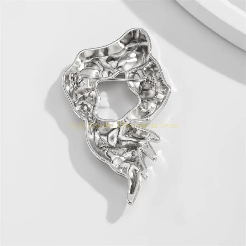 D46e Hollow Design Alloy Brooch Tornment Creative Label Pin Jewelry مضيفًا لمسة من السحر إلى أي جماعة