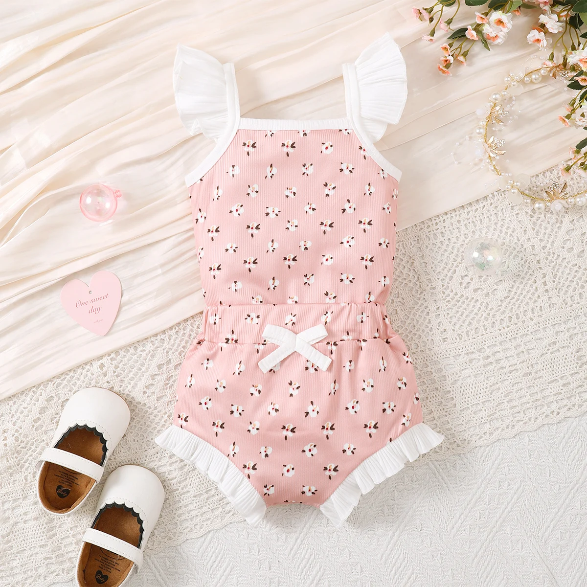 

Tow-Piece Baby Girls Clothes Set Flowers Full of Flying Sleeve Top Bow and Ruffled Cute Shorts Infant Fashion Summer Style