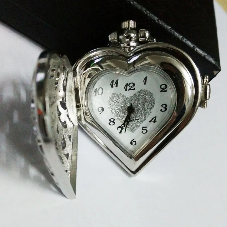 Vintage Quartz Pocket Watch for Men Women Hollow Love Heart Skeleton Fob Chain Pendant Necklace Clock for Collection Ladies Gift