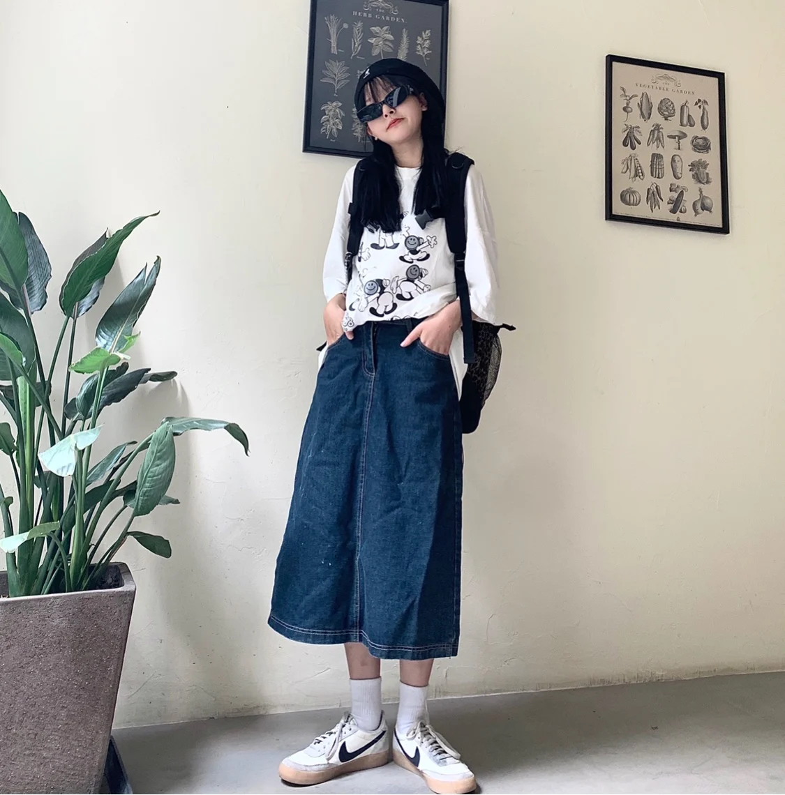 

Японская винтажная джинсовая юбка миди Takeoff: повседневная, А-силуэт, с разрезом, прямой крой, стройнящая, синяя, средней длины