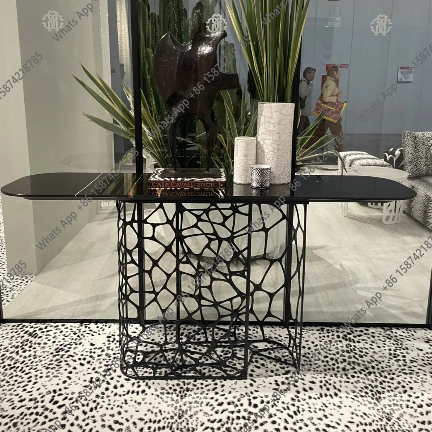 Italian minimalist light luxury designer high-end customized entrance platform modern simple wind villa entrance foyer