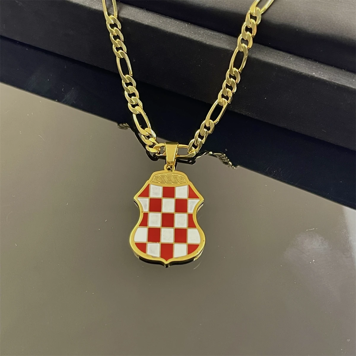 Croatian national emblem checkerboard necklace, European and American unisex hip-hop Cuban chain, personalized fan collarbone ch