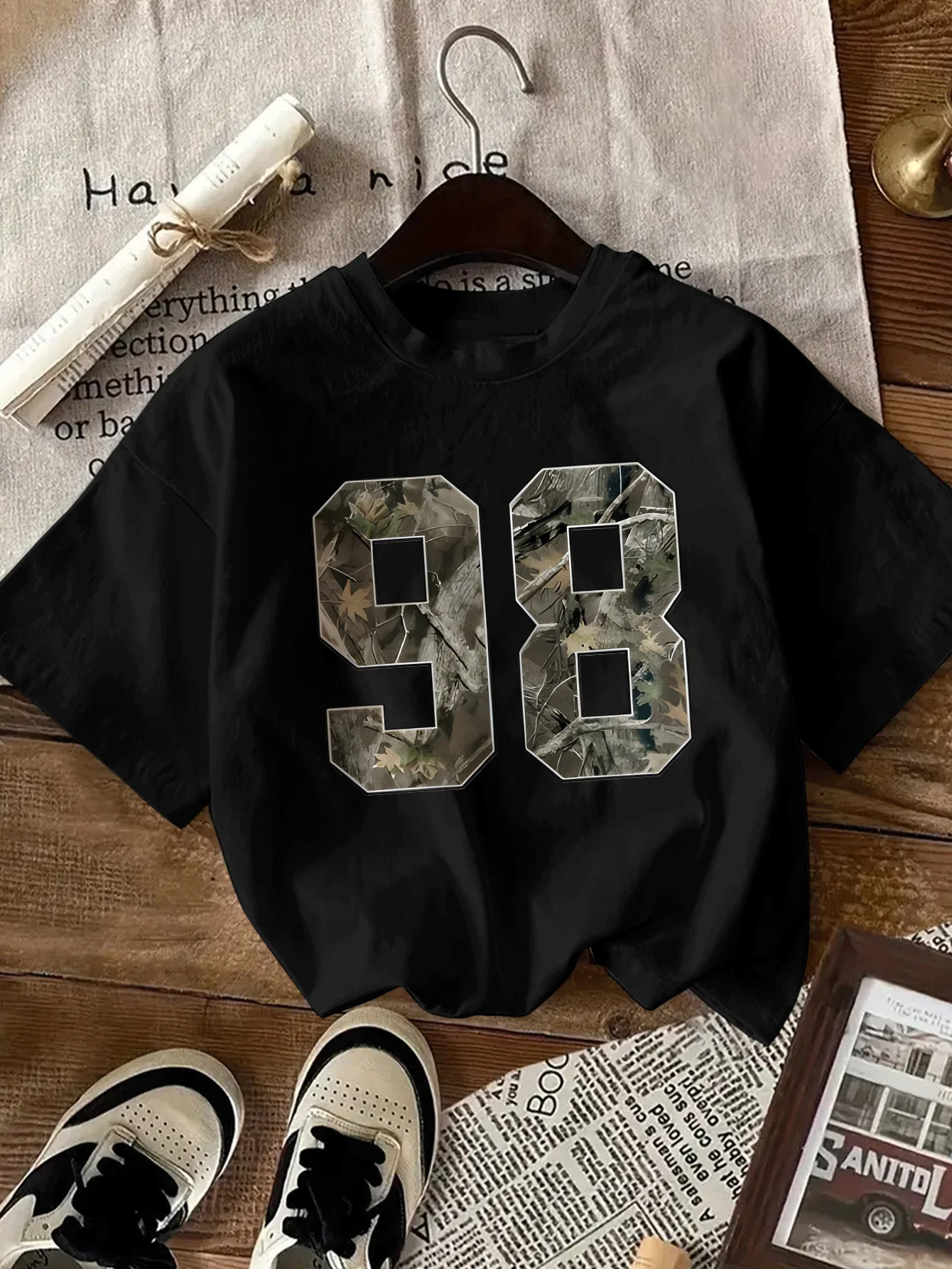 تي شيرت نسائي صيفي كاجوال - 100% نقي، ناعم ومريح، كم قصير، رقبة دائرية، طباعة جرافيتي رقمية