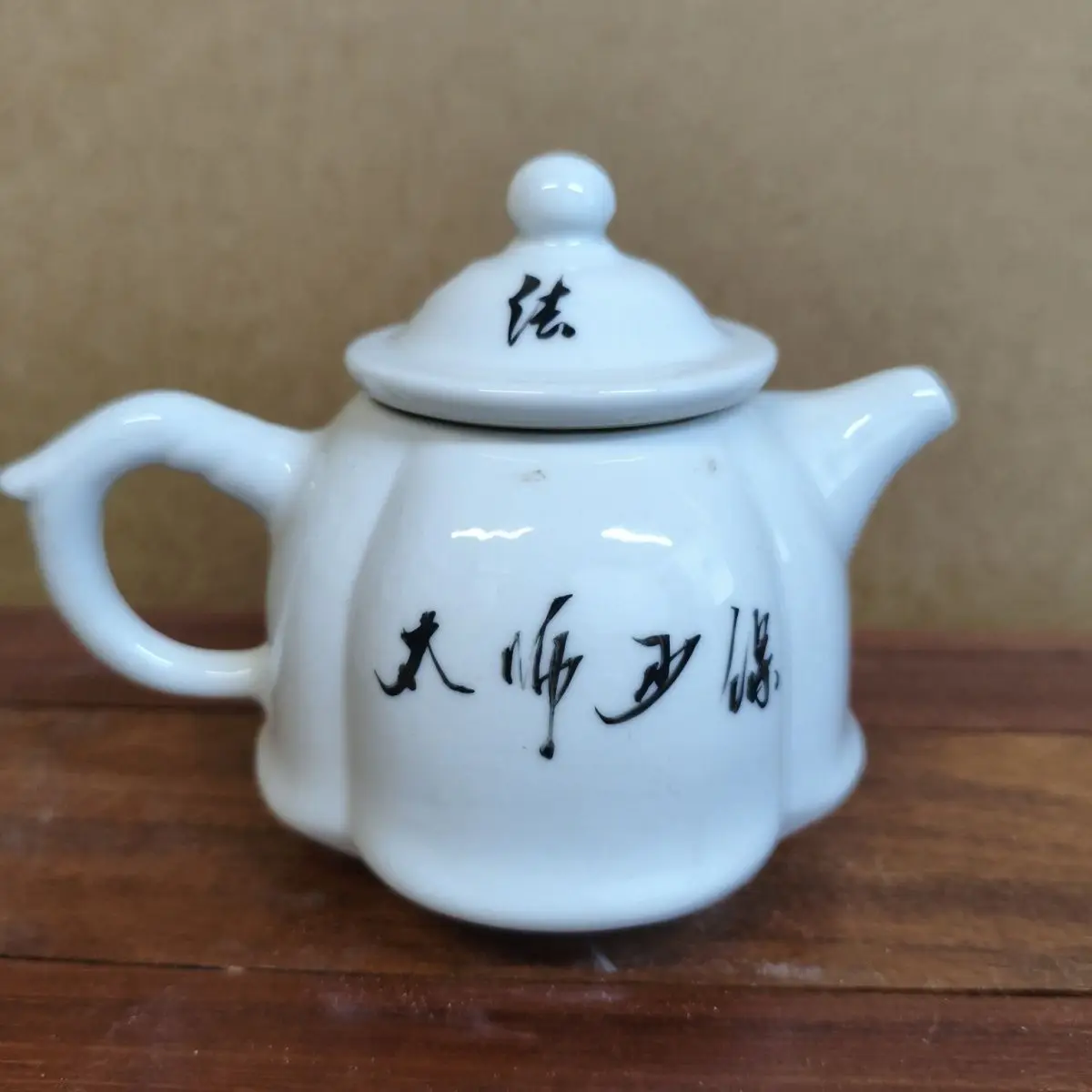 Chinese Old Collection Taishi Shaobao Ink Colored Lion Pattern Ceramic Teapot Antique Decorative Collectible Teapot