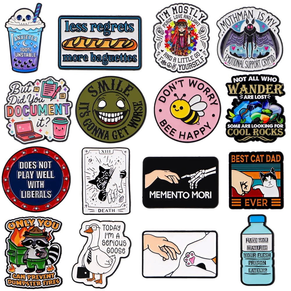 MEMENTO MORI Alfinetes de lapela para mochila Esmalte Pin Legal Homens Mulheres Broche para roupas Pasta Emblemas Acessórios de joias