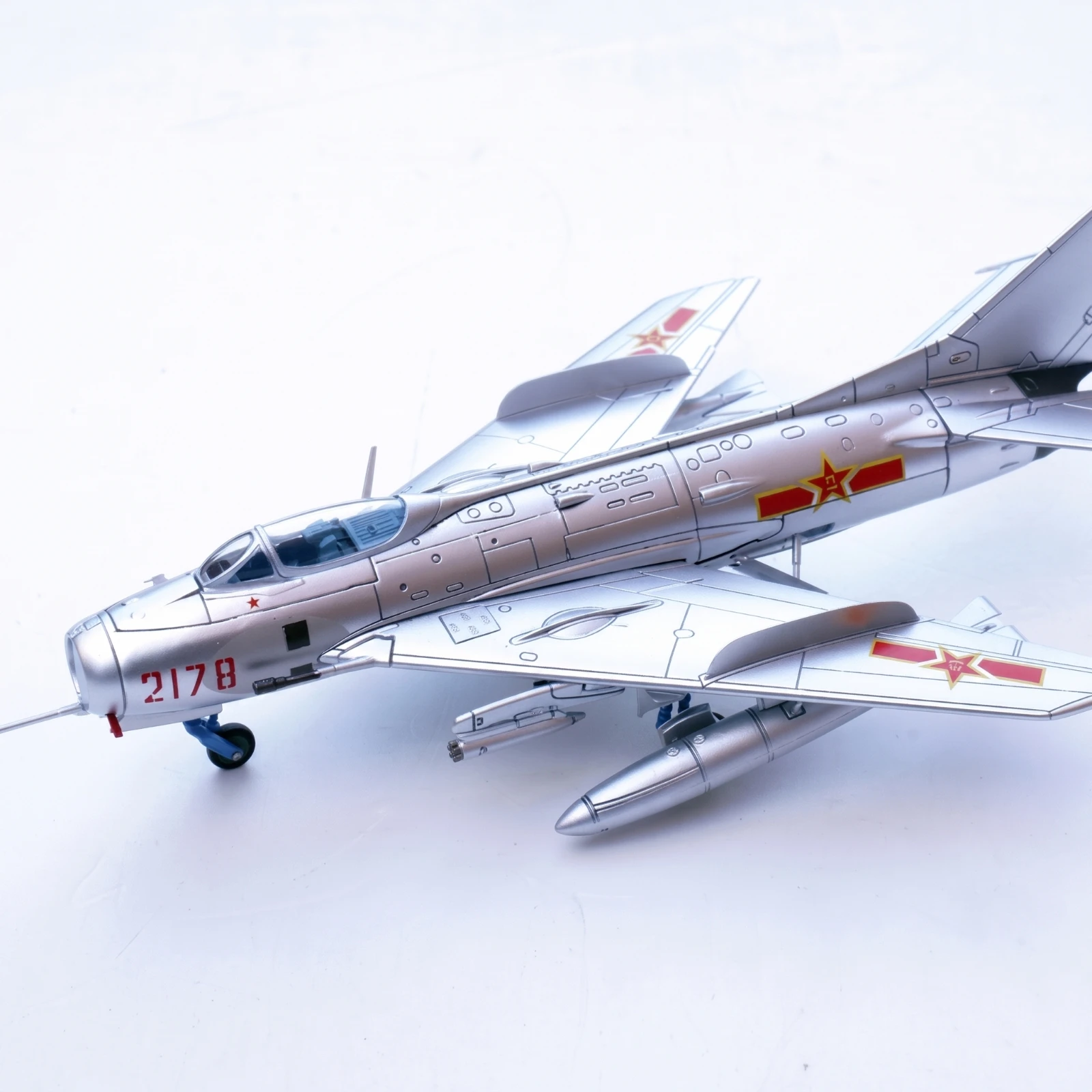 J-6 Fighter Model Collectible Alloy Model Plane Fighter Jet Miniature Silver-Toned High Quality for Aviation Collectors