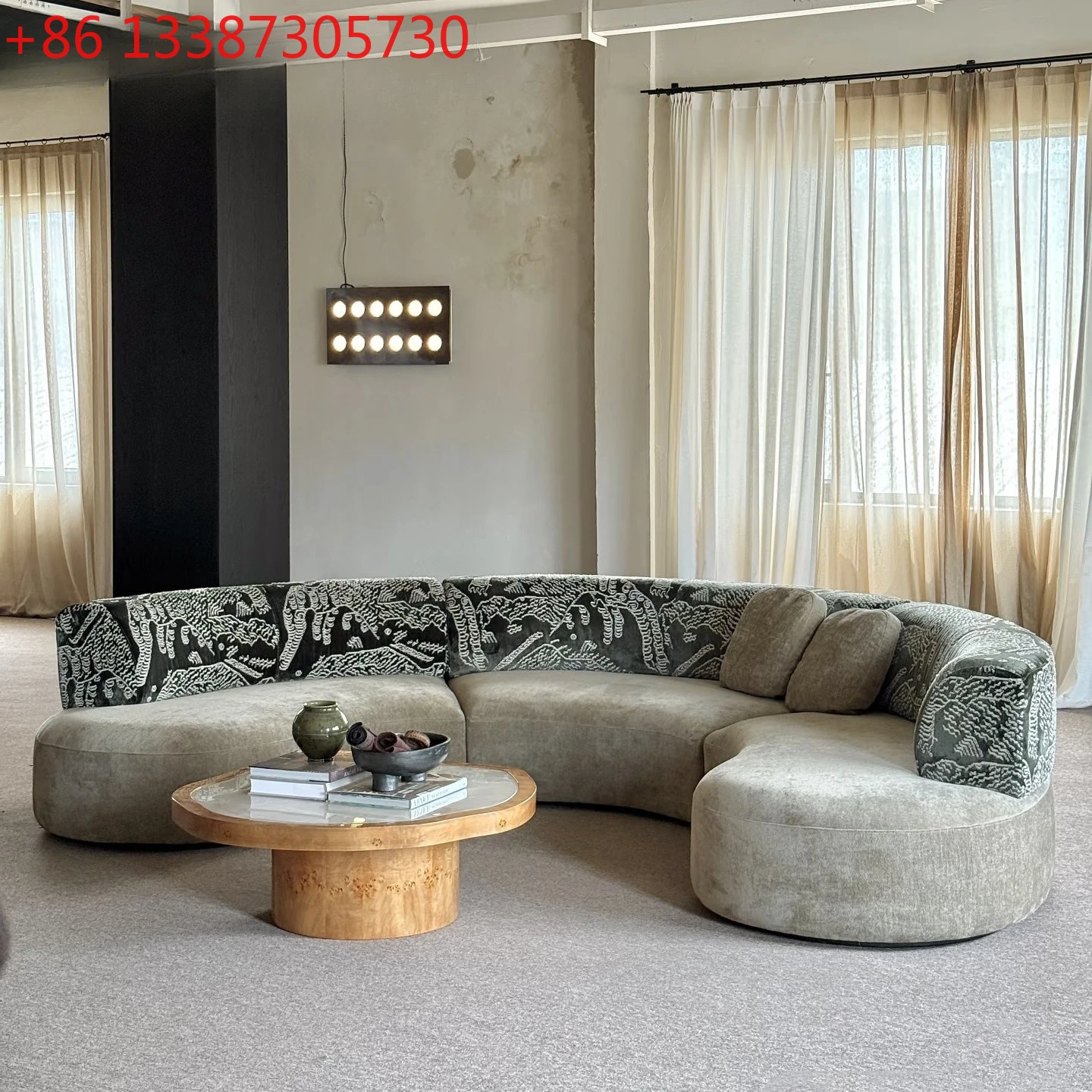 

Скандинавский средневековый старый денежный ветер изогнутый тканевый диван большой плоский полумесяц модульный диван специальной формы