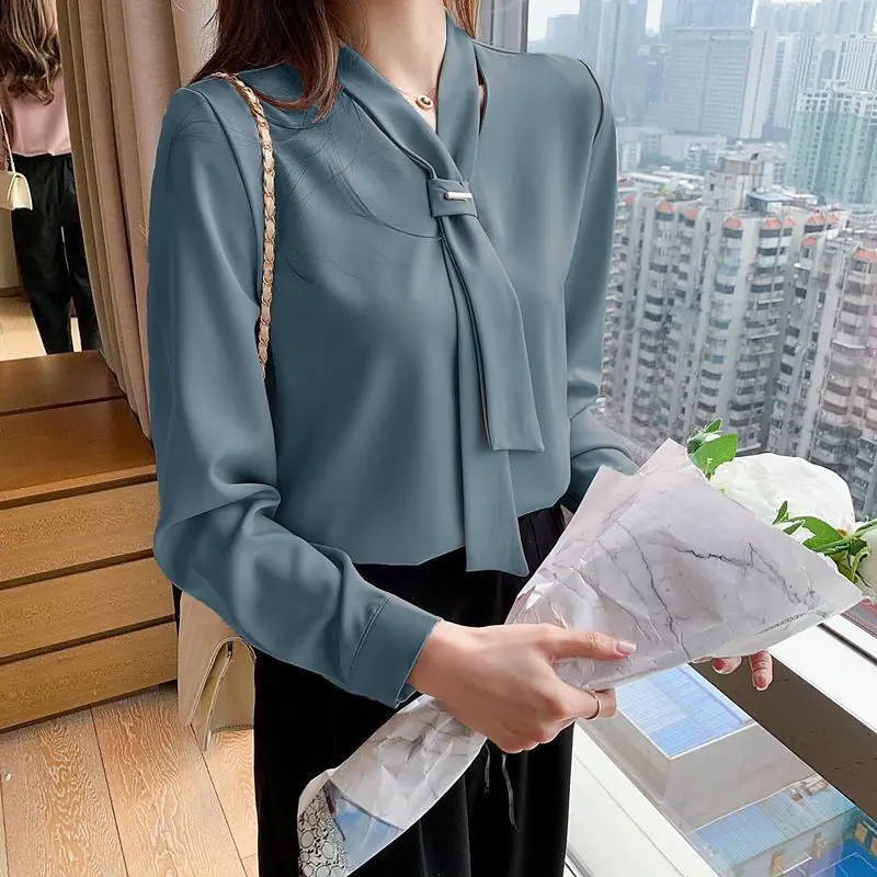 Blus kantor lengan panjang untuk wanita, pakaian atasan kemeja Korea elegan sederhana lengan panjang kerah V warna polos musim semi dan musim gugur untuk wanita