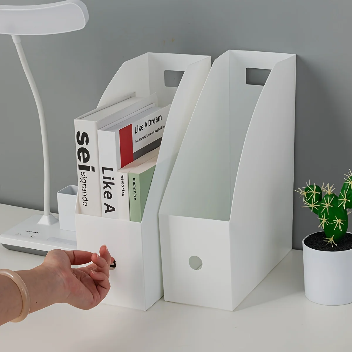 

Набор минималистичных подставок для книг и настольных органайзеров для сортировки документов, идеально подходящих для студентов, чтобы сохранить свои столы