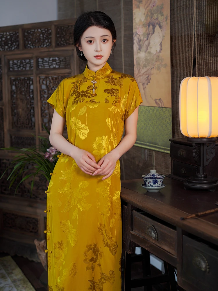 

Elegant Yellow Short Sleeve Qipao Dress Youthful Style Daily Wear Comfortable Fabric Low Slit for Young Women 18-25 Years Old