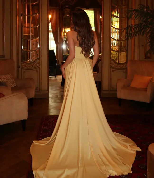 Personnalisé de haute qualité sans manches sans bretelles dos nu fermeture éclair jaune longueur de plancher Court Train a-ligne femmes soirée فساتmavera