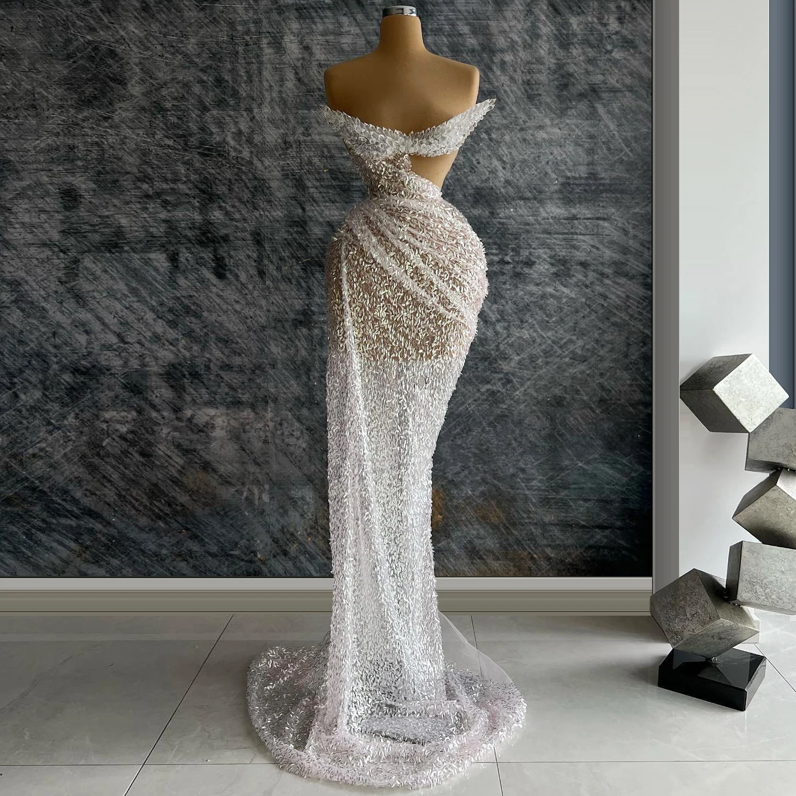 

New Evening Gown With Crystal Sequins Fishtail Skirt Low-Cut Neckline Sexy Charming Prom Dress Elegant Party Dresses