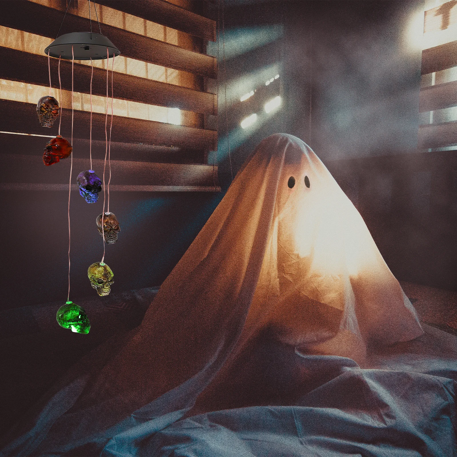 

Halloween Skull Wind Chime Light Solar Charging Outdoor LED Skull Pendant Wind Bell Lamp Waterproof for Halloween Party