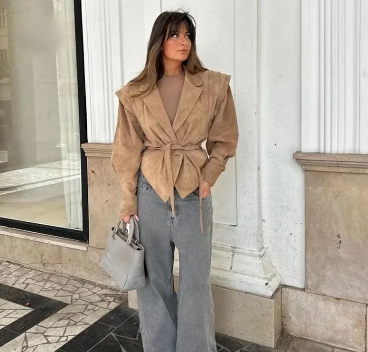 Nuova Giacca da Donna Autunnale 2026 con Cintura, Orlo Irregolare, Colletto a Risvolto, Bottoni e Maniche Lunghe Plissettate - Abbigliamento da Lavoro e Streetwear