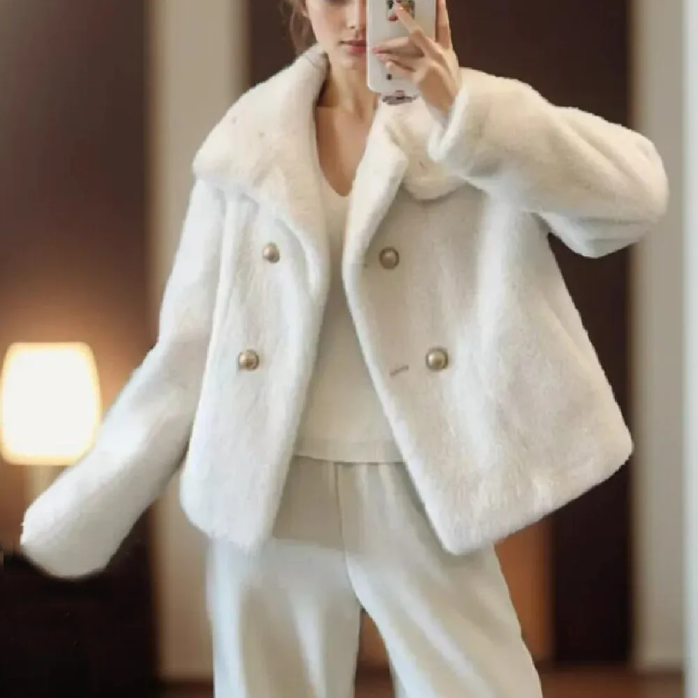 2024 Winter Stand Collar Faux Fur Coat Women Loose Full Sleeve Open Buttons Furry Short Outerwear Creamy white