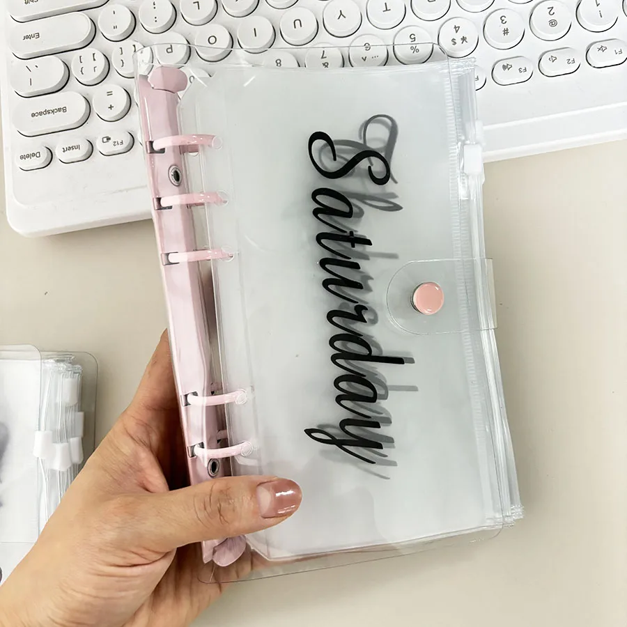 مجموعة واحدة من SKYSONIC مجموعة مخطط الميزانية A6 Macarone Binder، 7 قطع أكياس بسحاب أسبوعي، كتاب منظم مجلة أوراق الشجر السائبة