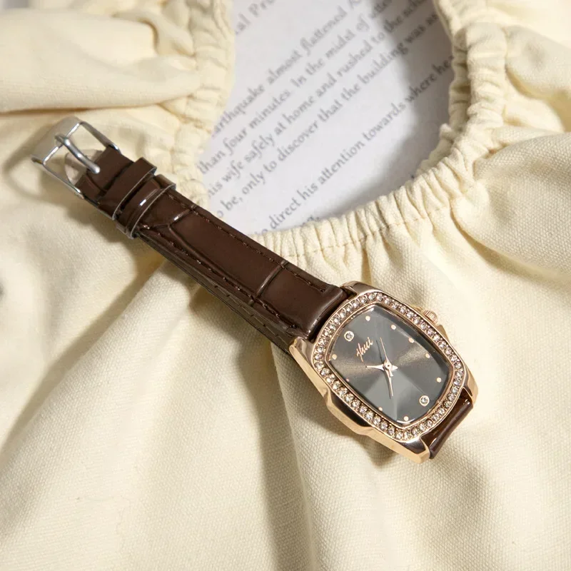 นาฬิกากําไลแฟชั่นหรูหราแบรนด์สำหรับผู้หญิงสายหนังนาฬิกาข้อมือควอตซ์นาฬิกาข้อมือสุภาพสตรีนาฬิกาสีดำ reloj