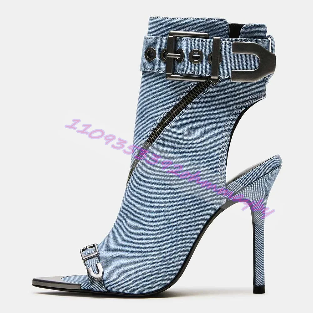 Botas de tacón alto de mezclilla azul de verano para mujer con punta en pico, sandalias de cuero con hebilla y punta abierta, y cremallera metálica a la moda.